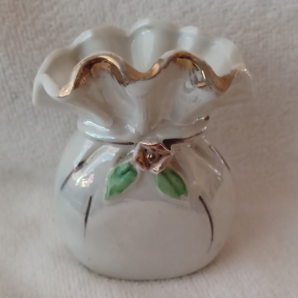 Small Vintage White and Gold Ceramic Vase Pouch Shaped Japan 1950's